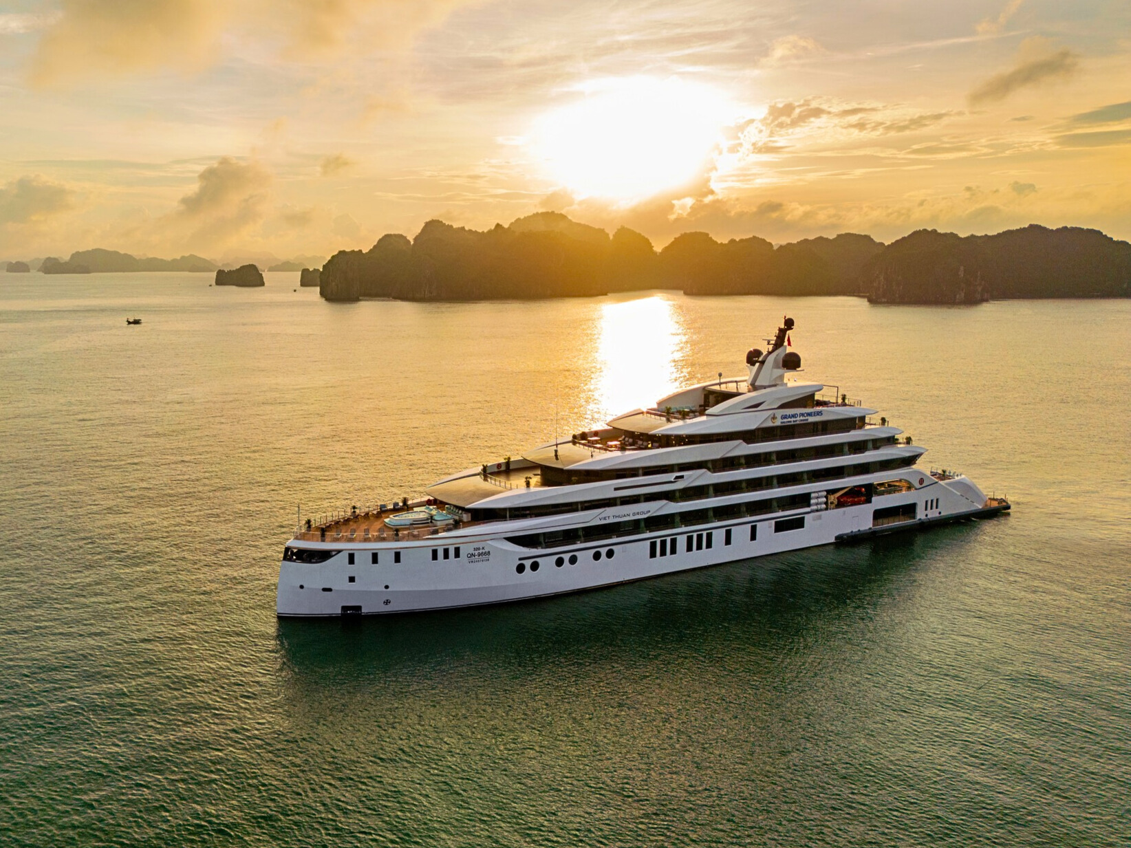 六星奢華先鋒郵輪